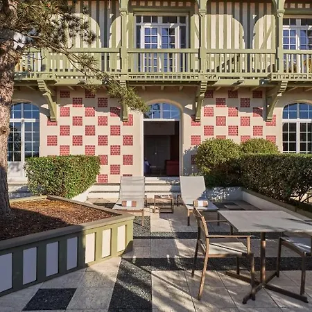 Barriere Le Normandy מלון 5*