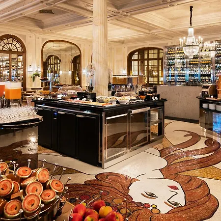 מלון Barriere Le Normandy 5*